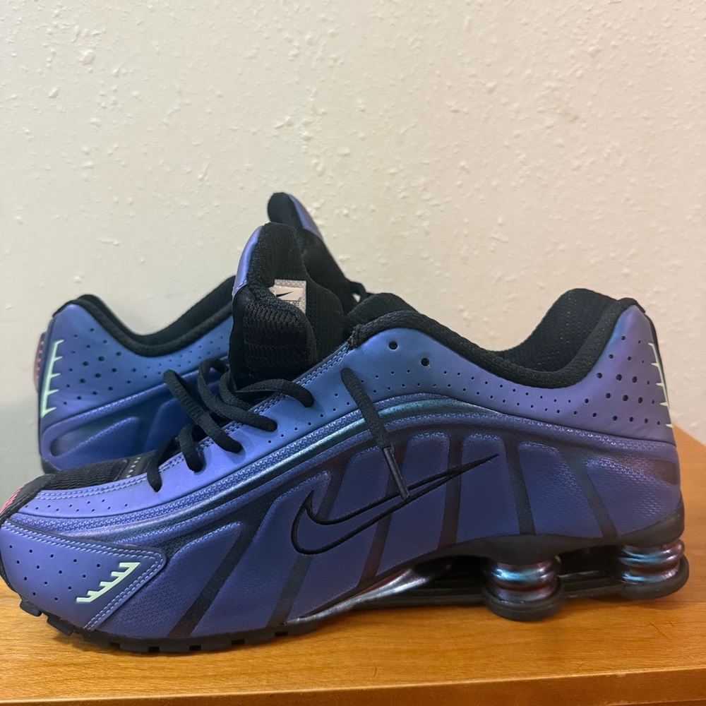CLOSET CLOSING Nike Shox Iridescent Black and Purple Hot Punch Shoes - Picture 8 of 11